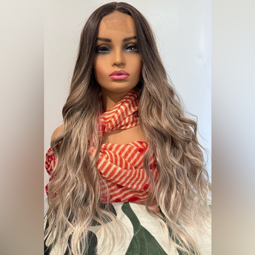 WIG Ombre Light  Blonde Wig with Dark Roots  front  Closure lace - natural look